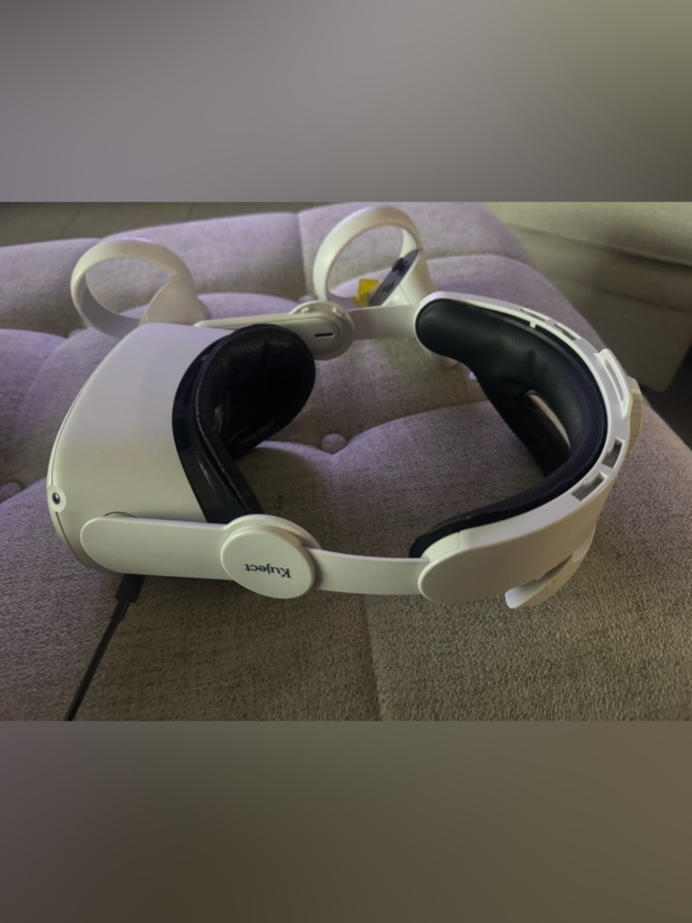 Kuject White Standalone VR Headset with Cushioned Comfort